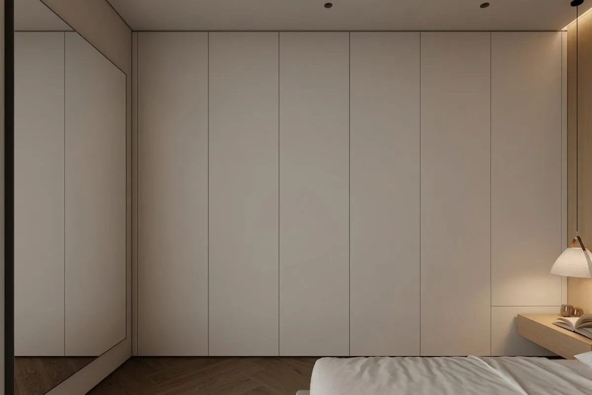 Placard a medida con frentes lisos y espejo integrado en dormitorio