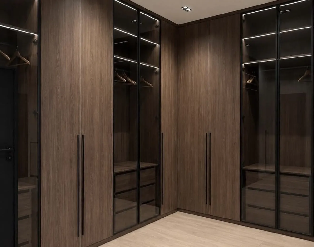 Vestidor a medida en L con frentes vidriados e iluminación interior